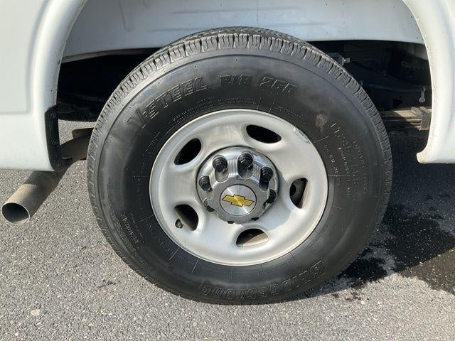 2025 Chevrolet Express Passenger 3500 Extended Wheelbase Rear-Wheel Drive 1LT