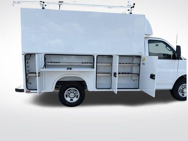 2024 Chevrolet Express Cutaway 3500 Base