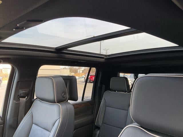 2024 Chevrolet Suburban 4WD Premier