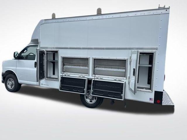 2025 Chevrolet Express Cutaway 3500 Base