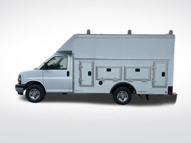 2025 Chevrolet Express Cutaway 3500 Base
