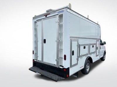 2025 Chevrolet Express Cutaway 3500 Base