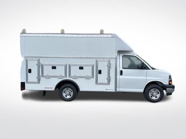 2025 Chevrolet Express Cutaway 3500 Base