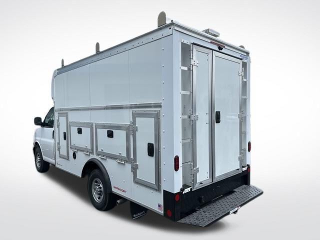 2025 Chevrolet Express Cutaway 3500 Base
