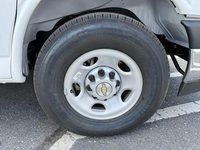 2025 Chevrolet Express Cutaway 3500 Base