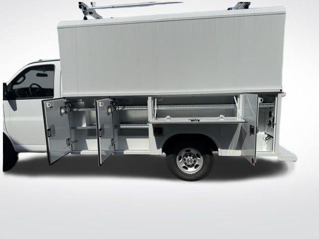 2025 Chevrolet Express Cutaway 3500 Base