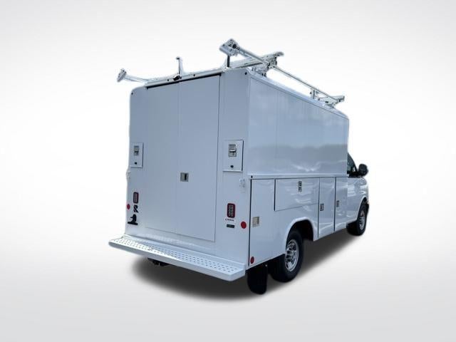 2025 Chevrolet Express Cutaway 3500 Base