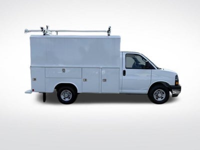 2025 Chevrolet Express Cutaway 3500 Base