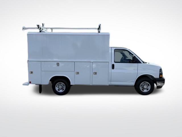 2025 Chevrolet Express Cutaway 3500 Base