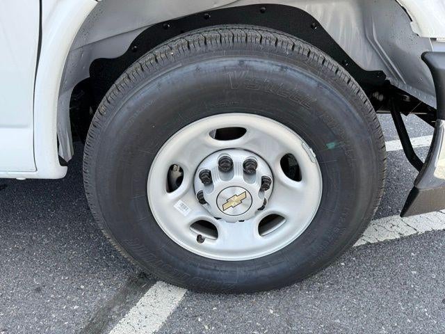 2025 Chevrolet Express Cutaway 3500 Base