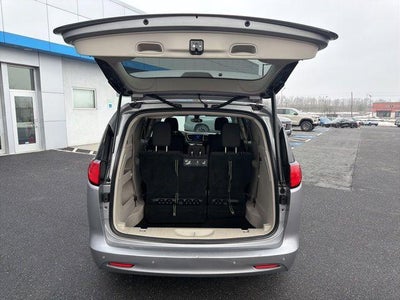 2017 Chrysler Pacifica Touring FWD