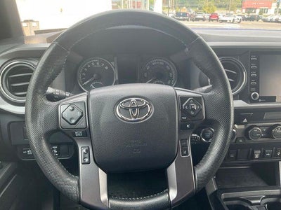 2022 Toyota Tacoma 4WD TRD Off Road Double Cab 5' Bed V6 AT (Natl)