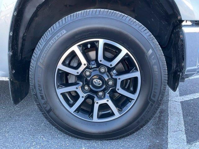 2015 Toyota Tundra 4WD Truck 4WD Double Cab Standard Bed 5.7L V8 SR5 (Natl)