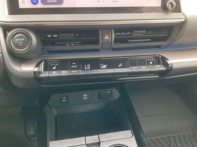 2023 Toyota Prius XLE (Natl)