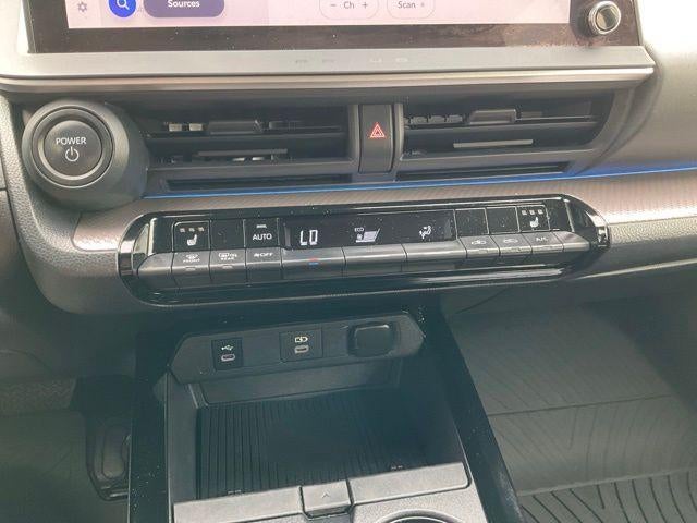 2023 Toyota Prius XLE (Natl)
