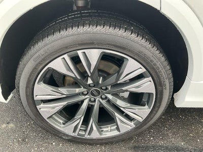 2025 Audi Q8 Premium Plus 55 TFSI quattro