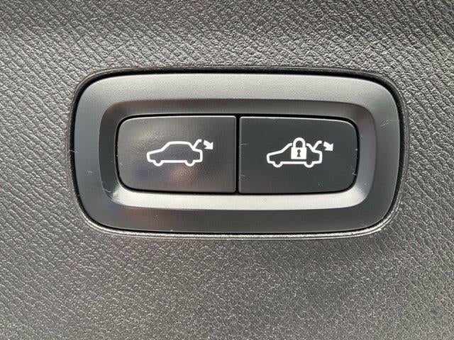 2019 Volvo XC90 T6 AWD Momentum