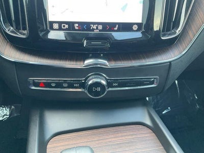 2022 Volvo XC60 Recharge Plug-In Hyb T8 eAWD PHEV Inscription Expression Extended Range